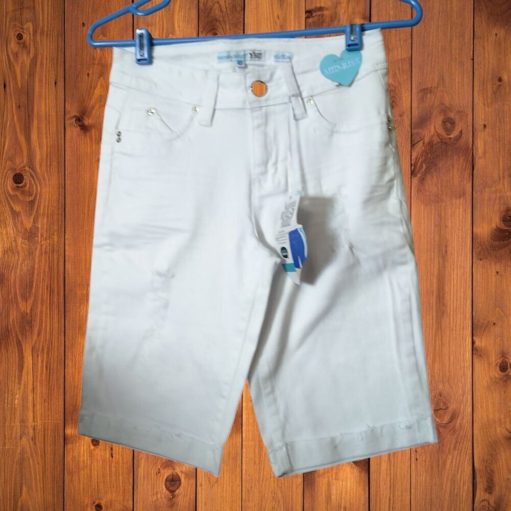 WannaBettaButt? YMI Juniors Size 3 White Mid Rise Cuffed Distressed Shorts New